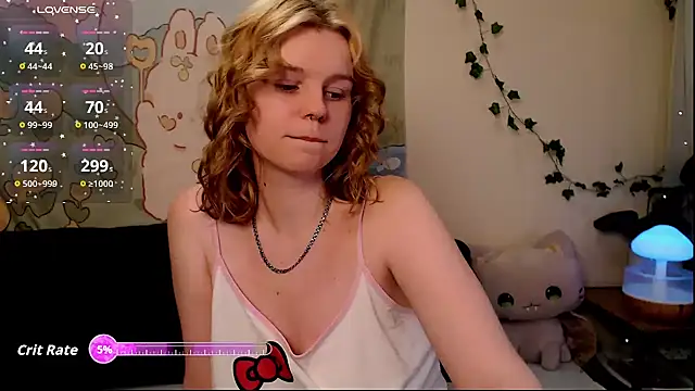 Snapshot of Moona_xx chatting on April 28, 11:10 pm Moona xx online show from April 28, 11:10 pm