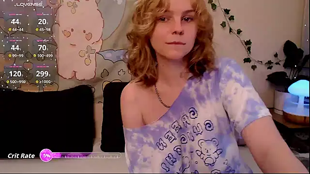 Snapshot of Moona_xx chatting on May 8, 10:37 pm Moona xx online show from May 8, 10:37 pm