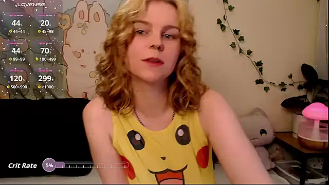 Snapshot of Moona_xx chatting on May 12, 10:51 pm Moona xx online show from May 12, 10:51 pm