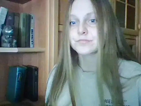Evasapples online show from December 5, 6:33 pm