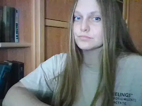 Evasapples online show from December 5, 9:39 pm