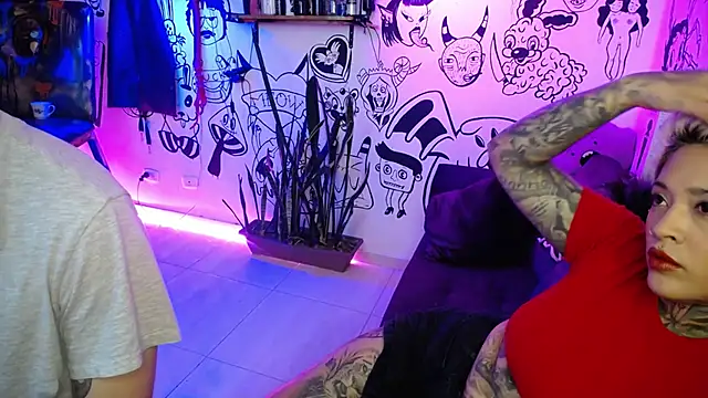 Snapshot of tatouagendecouple chatting on December 8, 10:57 pm tatouagendecouple online show from December 8, 10:57 pm