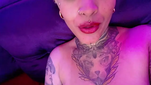 Snapshot of tatouagendecouple chatting on January 3, 5:28 am tatouagendecouple online show from January 3, 5:28 am