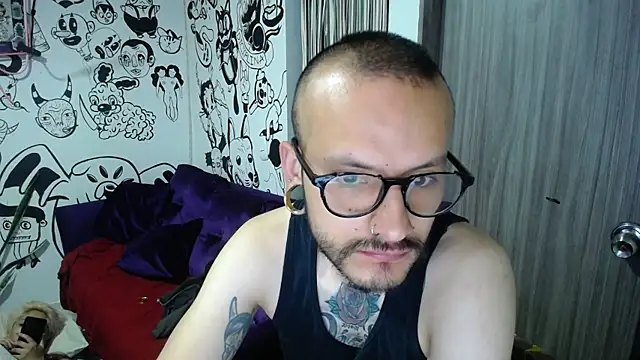Snapshot of tatouagendecouple chatting on January 14, 12:35 pm tatouagendecouple online show from January 14, 12:35 pm