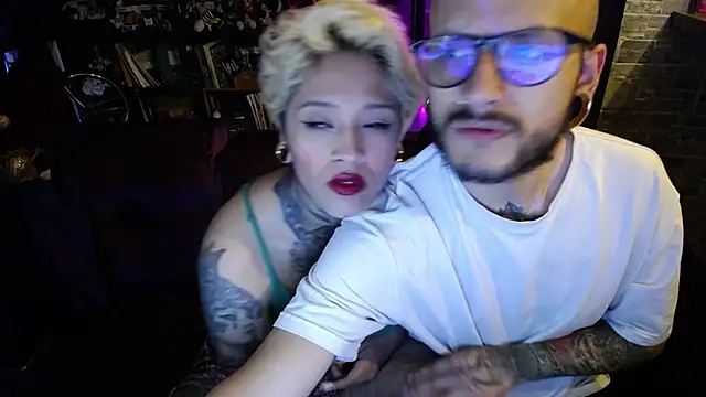 Snapshot of tatouagendecouple chatting on February 6, 11:15 pm tatouagendecouple online show from February 6, 11:15 pm