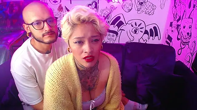 Snapshot of tatouagendecouple chatting on February 7, 10:19 am tatouagendecouple online show from February 7, 10:19 am