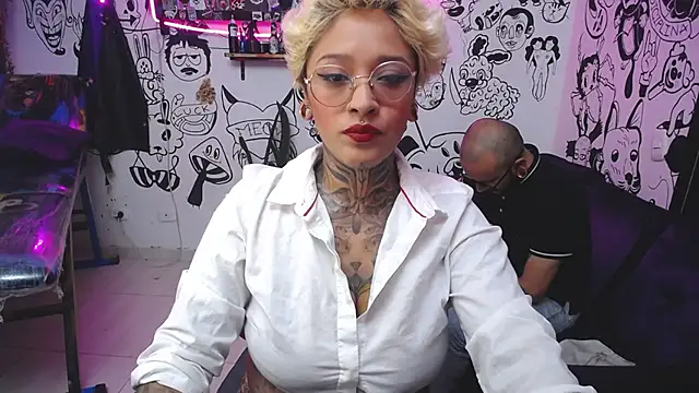 Snapshot of tatouagendecouple chatting on February 7, 10:30 pm tatouagendecouple online show from February 7, 10:30 pm