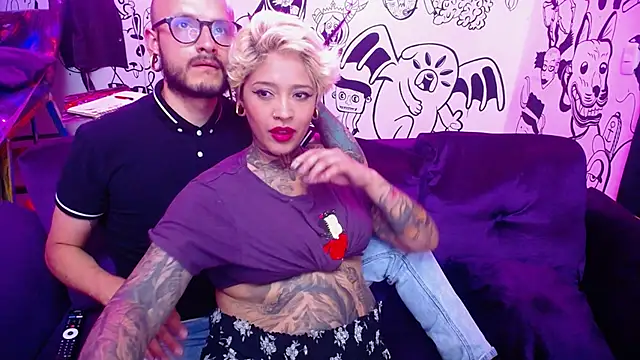Snapshot of tatouagendecouple chatting on February 8, 1:43 am tatouagendecouple online show from February 8, 1:43 am