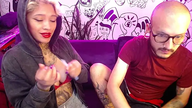 Snapshot of tatouagendecouple chatting on February 15, 8:54 am tatouagendecouple online show from February 15, 8:54 am