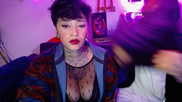 Snapshot of tatouagendecouple chatting on September 10, 4:01 am tatouagendecouple online show from September 10, 4:01 am