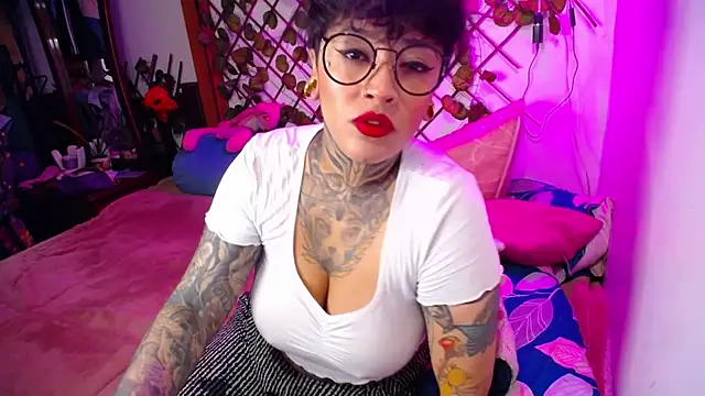 Snapshot of tatouagendecouple chatting on September 14, 4:50 pm tatouagendecouple online show from September 14, 4:50 pm