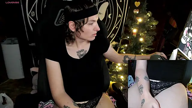 BrandiWRLD 999 online show from December 18, 6:46 pm