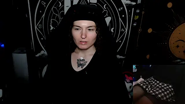 BrandiWRLD 999 online show from October 2, 8:05 pm