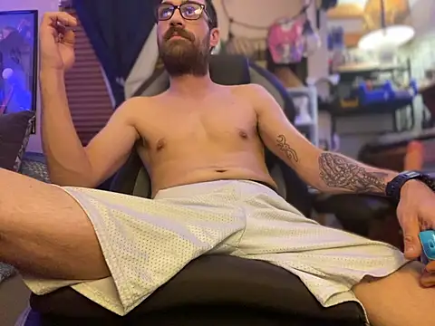 Snapshot of slutty_guy12 chatting on January 28, 3:04 am slutty guy12 online show from January 28, 3:04 am