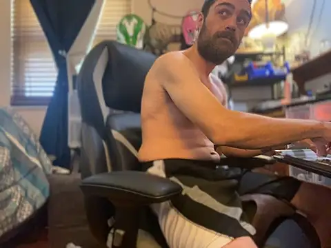 Snapshot of slutty_guy12 chatting on January 28, 4:08 pm slutty guy12 online show from January 28, 4:08 pm