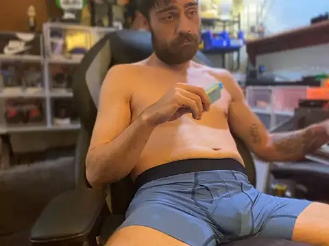 Snapshot of slutty_guy12 chatting on January 29, 2:40 am slutty guy12 online show from January 29, 2:40 am