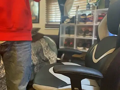 Snapshot of slutty_guy12 chatting on January 31, 9:59 pm slutty guy12 online show from January 31, 9:59 pm