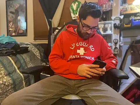 Snapshot of slutty_guy12 chatting on February 2, 3:10 am slutty guy12 online show from February 2, 3:10 am