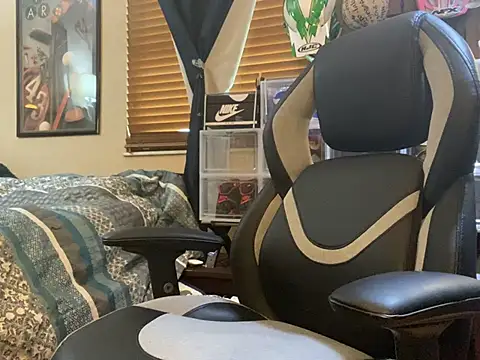 Snapshot of slutty_guy12 chatting on February 2, 8:19 pm slutty guy12 online show from February 2, 8:19 pm