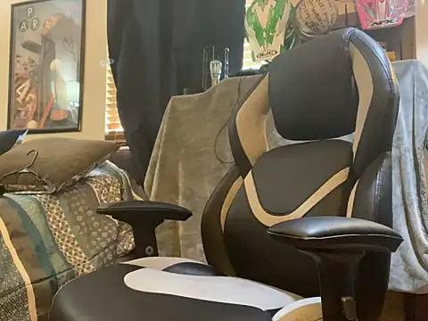 Snapshot of slutty_guy12 chatting on February 3, 8:24 pm slutty guy12 online show from February 3, 8:24 pm