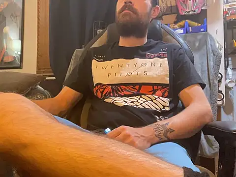 Snapshot of slutty_guy12 chatting on February 4, 1:13 am slutty guy12 online show from February 4, 1:13 am