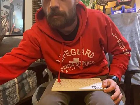 Snapshot of slutty_guy12 chatting on February 5, 12:42 am slutty guy12 online show from February 5, 12:42 am