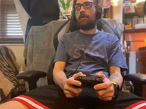 Snapshot of slutty_guy12 chatting on February 11, 9:14 pm slutty guy12 online show from February 11, 9:14 pm