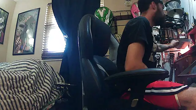 Snapshot of slutty_guy12 chatting on February 13, 7:42 pm slutty guy12 online show from February 13, 7:42 pm