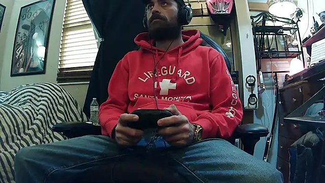 Snapshot of slutty_guy12 chatting on February 14, 10:04 pm slutty guy12 online show from February 14, 10:04 pm