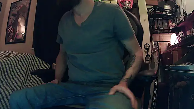 Snapshot of slutty_guy12 chatting on February 16, 11:59 pm slutty guy12 online show from February 16, 11:59 pm