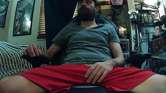 Snapshot of slutty_guy12 chatting on February 17, 6:15 pm slutty guy12 online show from February 17, 6:15 pm