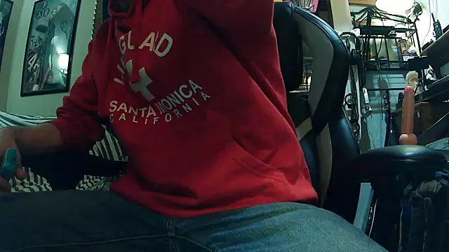 Snapshot of slutty_guy12 chatting on February 17, 9:19 pm slutty guy12 online show from February 17, 9:19 pm