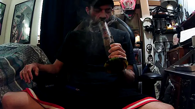 Snapshot of slutty_guy12 chatting on February 20, 7:08 pm slutty guy12 online show from February 20, 7:08 pm