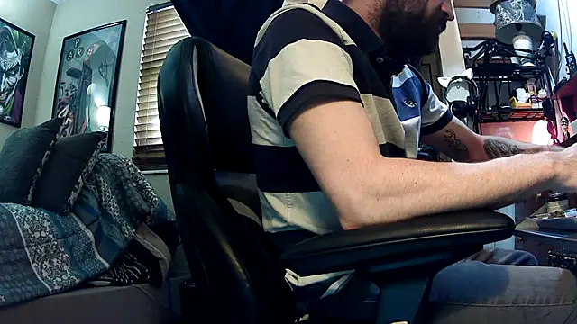 Snapshot of slutty_guy12 chatting on February 23, 6:34 pm slutty guy12 online show from February 23, 6:34 pm