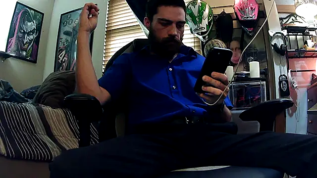 Snapshot of slutty_guy12 chatting on February 24, 9:09 pm slutty guy12 online show from February 24, 9:09 pm