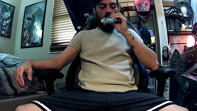 Snapshot of slutty_guy12 chatting on March 1, 6:32 pm slutty guy12 online show from March 1, 6:32 pm