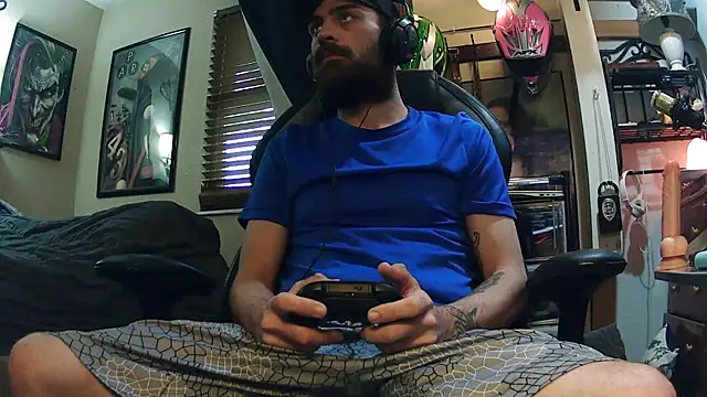 Snapshot of slutty_guy12 chatting on March 4, 10:05 pm slutty guy12 online show from March 4, 10:05 pm