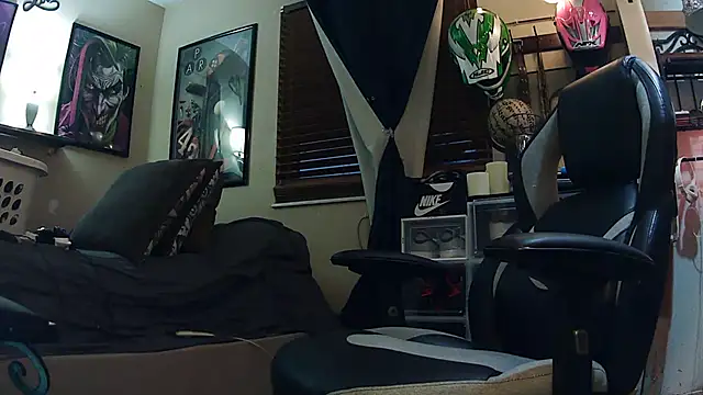 Snapshot of slutty_guy12 chatting on March 6, 12:10 am slutty guy12 online show from March 6, 12:10 am