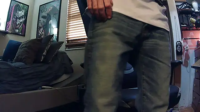 Snapshot of slutty_guy12 chatting on March 6, 10:04 pm slutty guy12 online show from March 6, 10:04 pm