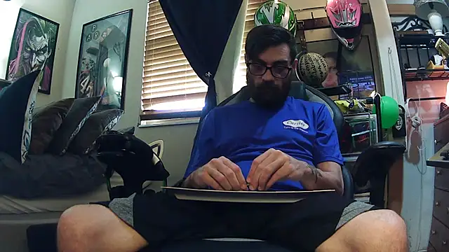 Snapshot of slutty_guy12 chatting on March 11, 10:31 pm slutty guy12 online show from March 11, 10:31 pm