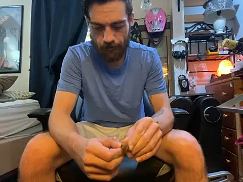 Snapshot of slutty_guy12 chatting on March 16, 4:34 pm slutty guy12 online show from March 16, 4:34 pm