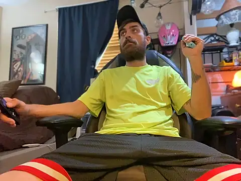 Snapshot of slutty_guy12 chatting on March 21, 8:18 pm slutty guy12 online show from March 21, 8:18 pm