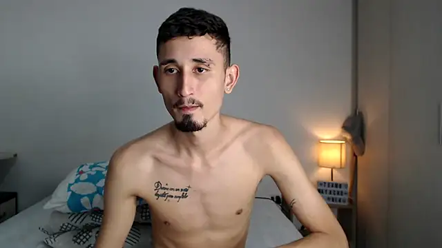 Snapshot of enzo_0814 chatting on January 18, 1:41 am enzo 0814 online show from January 18, 1:41 am