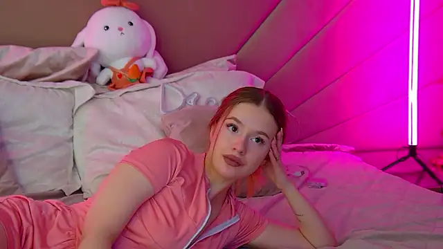 MilanaBalmain online show from March 3, 2:59 pm