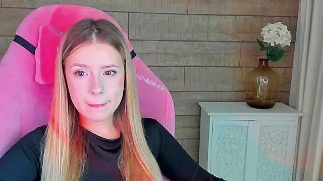 MilanaBalmain online show from September 28, 4:07 am