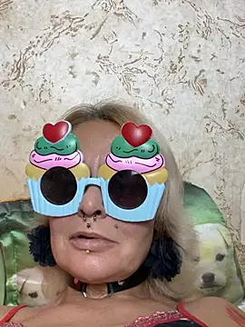 Snapshot of Gardener_of_Illusions chatting on June 22, 2:46 am Gardener of Illusions online show from June 22, 2:46 am