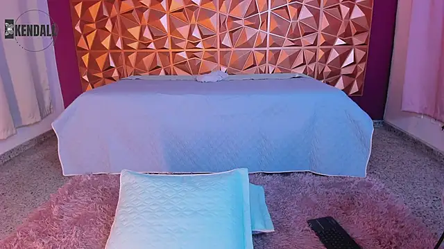 keendaall online show from January 5, 4:04 am