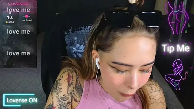 Snapshot of baby__kim chatting on October 9, 9:13 pm baby  kim online show from October 9, 9:13 pm