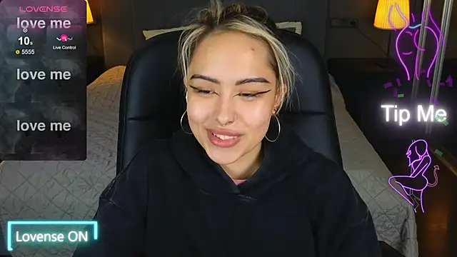 Snapshot of baby__kim chatting on October 10, 9:19 am baby  kim online show from October 10, 9:19 am