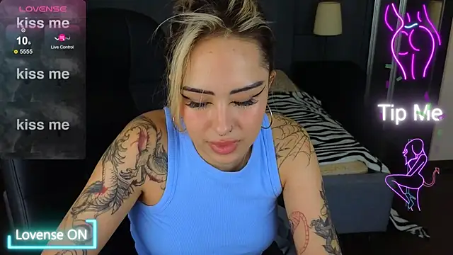 Snapshot of baby__kim chatting on October 17, 9:12 am baby  kim online show from October 17, 9:12 am